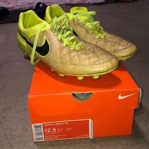 Size 12.5 Nike tiempo legacy soccer cleats